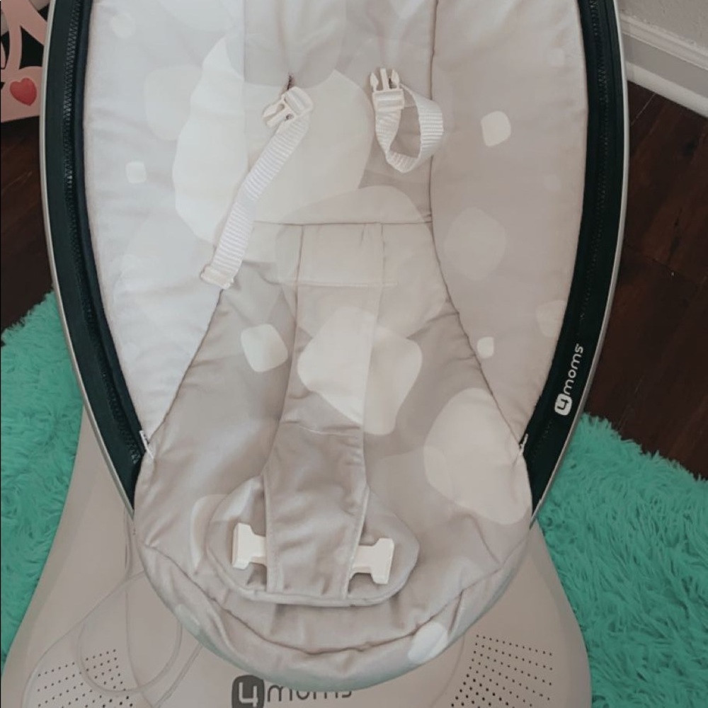 4 moms swing with Bluetooth, adapter, AUX cord, and washable cover - Picture 2 of 3